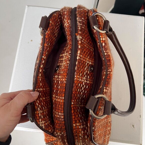 Vintage-Inspired Tweed & Leather Handbag – A Fall/Winter Must-Have! - Picture 4 of 8